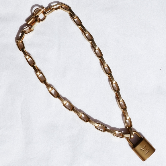❣️ SOLD ❣️LV Lock Chain Necklace - Picture 5 of 6